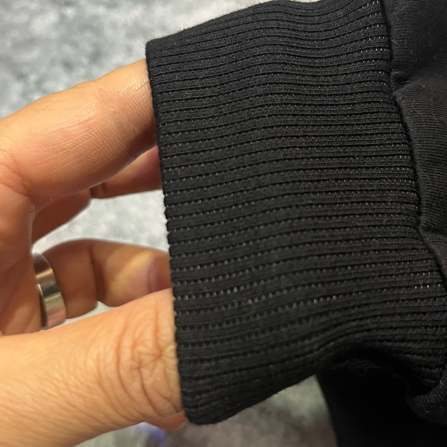 بلوز تک اسپرت پسر‌ونه