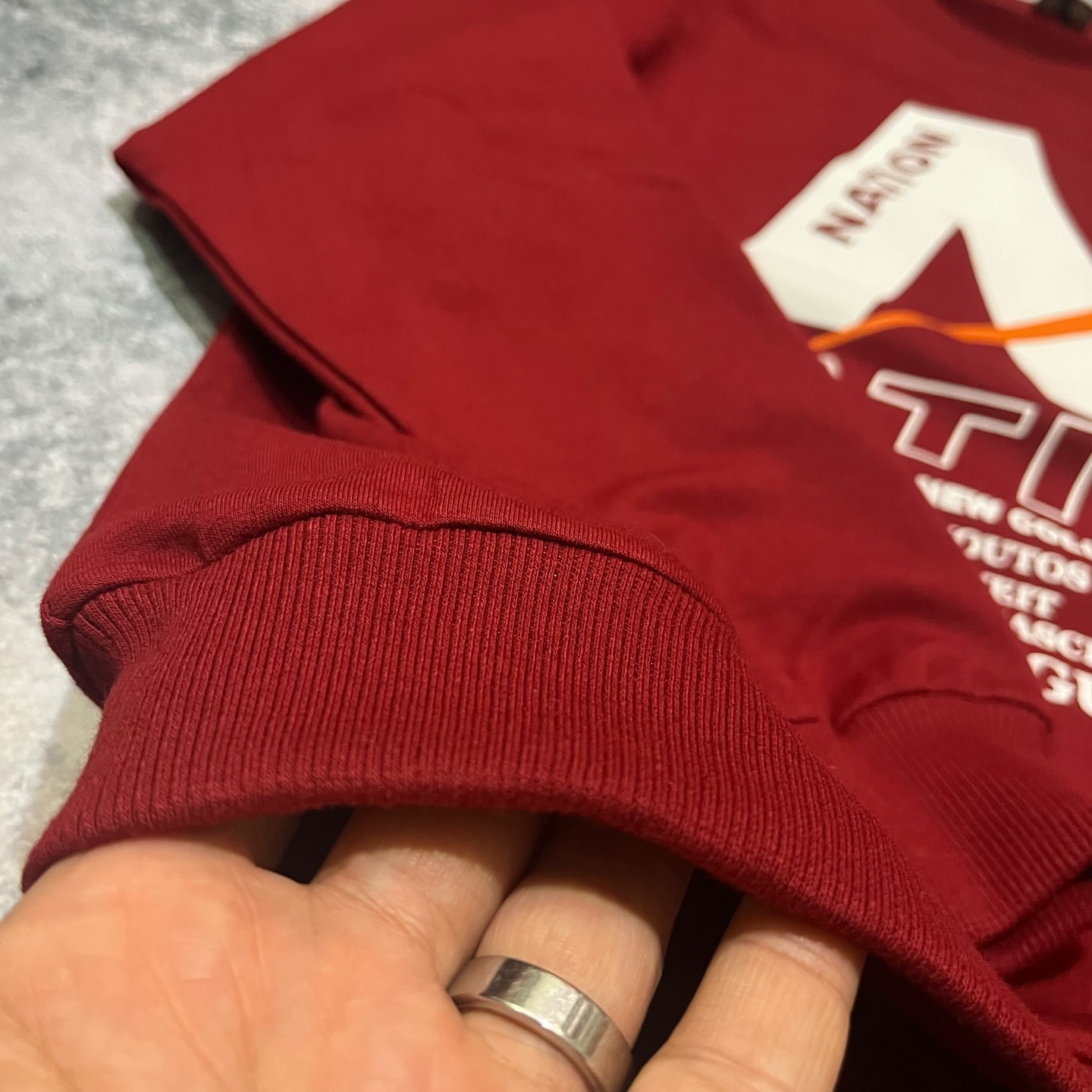 بلوز تک اسپرت پسر‌ونه